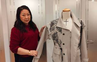 世博台灣展館導覽制服創意佳  40暗釦外套秒變背心