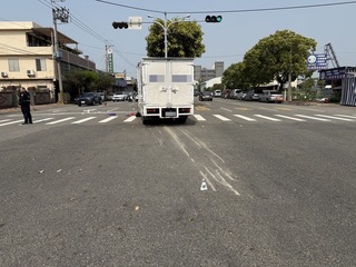 台中大雅小貨車闖紅燈 機車騎士遭撞飛不治
