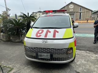 高雄女擅自開走救護車 遭警圍捕竊盜等罪送辦