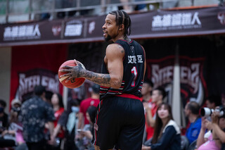 PLG艾賽亞轟45分白忙  鋼鐵人不敵獵鷹