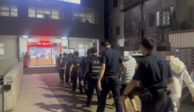 高雄男疑因網路糾紛約談判 涉持菜刀傷人遭移送 | 華視新聞