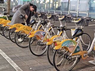 騎公共自行車戴安全帽 自動租借機海外經驗可借鏡