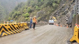 中橫便道遇雨又坍方搶通  中午班次平安通行