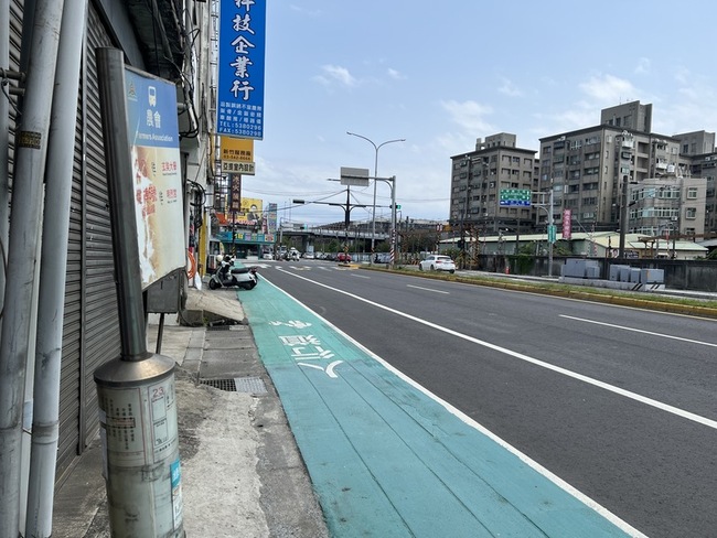 民眾違停挨罰提塗銷人行道 議員籲竹市府別退讓 | 華視新聞