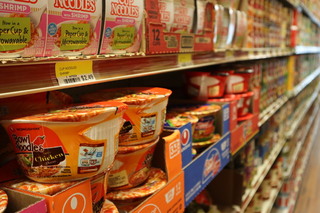 美富豪籲關稅海嘯下物價漲快囤貨 學者：別恐慌爆買