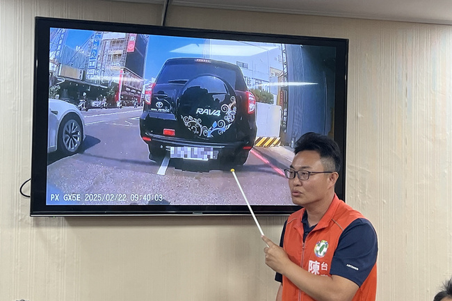 台南議員遭指關說車禍害警記申誡 公布影片自清 | 華視新聞
