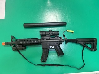 台中男子角色扮演攜玩具槍上街 警依社維法送辦