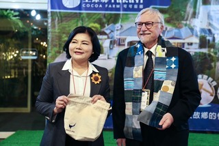 二手衣環保再利用 雲林「百家被」圍巾減碳新時尚