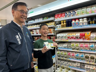 台北市鮮奶週報國小生搶先喝 幼兒園14日上路