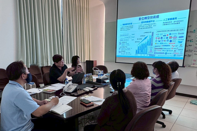 關稅衝擊 台南中小微型企業服務團輔導升級爭取補助 | 華視新聞