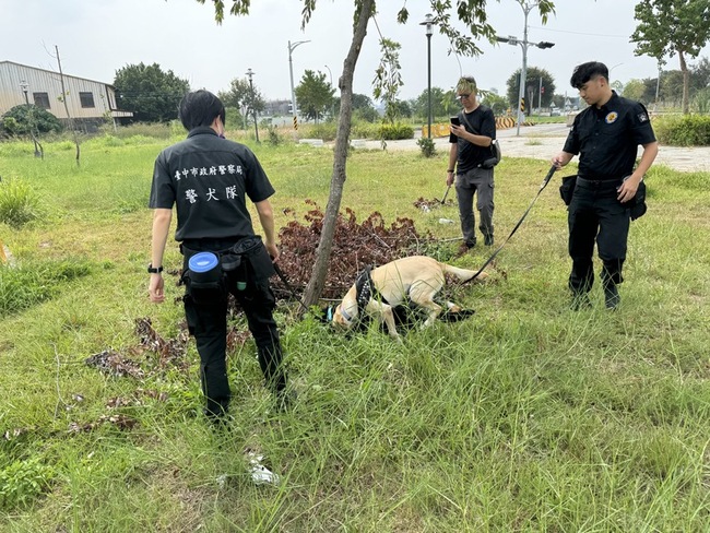 毒品交易新手法埋包自行取貨 中市警犬助攻查獲 | 華視新聞