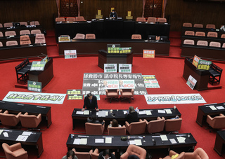 民進黨持續抗議3/25會議違法 立法院會停擺