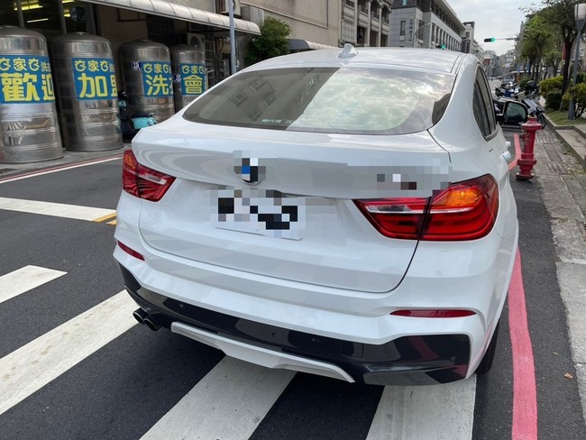 台南男子偽造車牌上路 反光異常露餡被逮 | 華視新聞