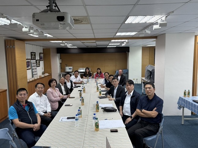 因應對等關稅衝擊 何欣純訪手工具中小傳產收集意見 | 華視新聞