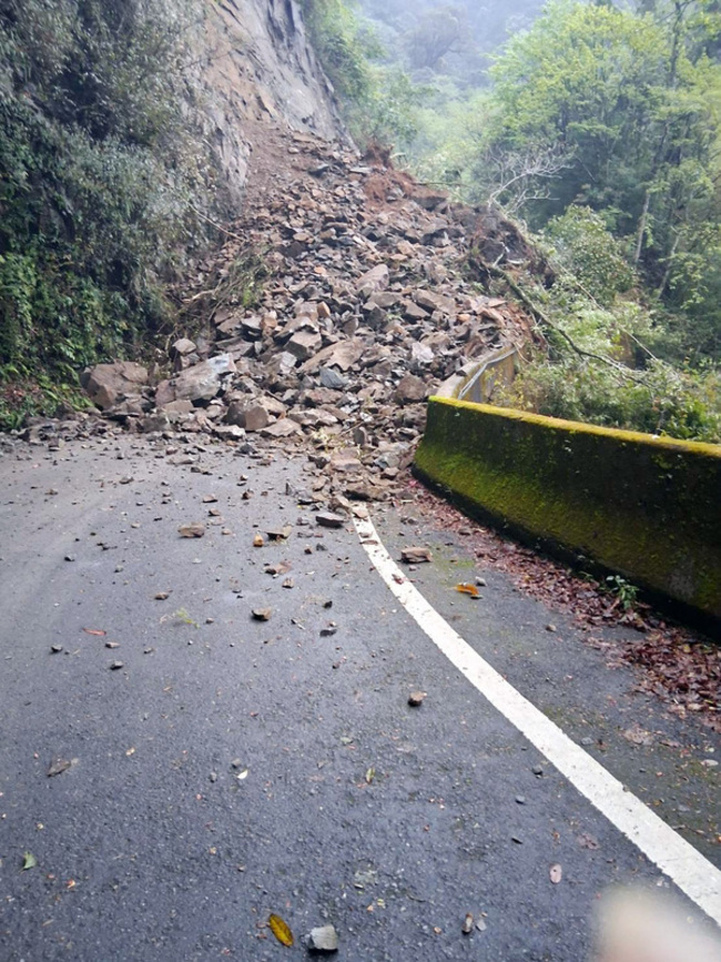 大雪山國家森林遊樂區  林道土石崩塌休園 | 華視新聞