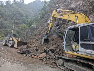 中橫便道坍方  谷關工務段兩端同步搶修