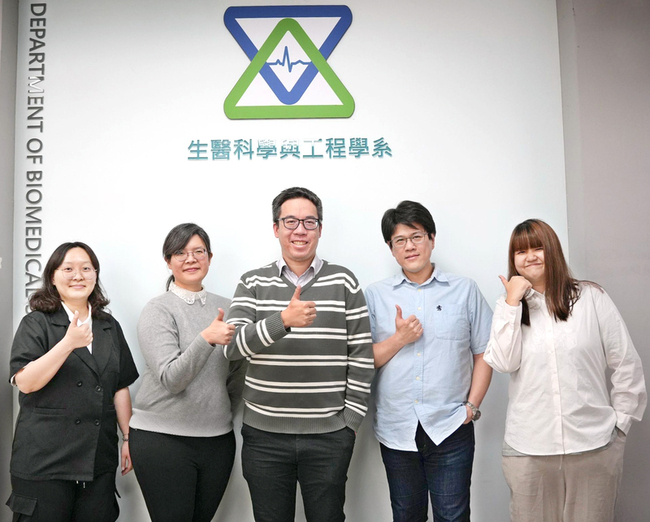 中央大學開發永續摩擦電貼片 結合AI分析生理數據 | 華視新聞