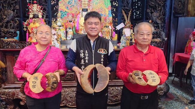傳統工藝保存者黃奕薰 贈竹頭筊為港口宮媽祖慶生 | 華視新聞