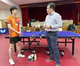 鄭世忠訪視宜蘭訓練基地  為林昀儒打氣