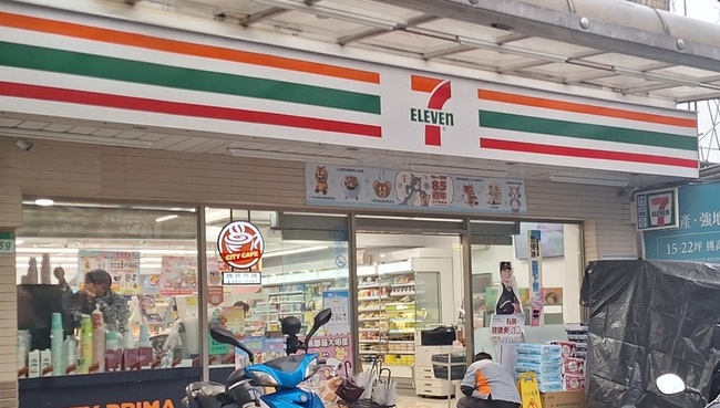 展店與節令策略奏效 超商雙雄3月營收創同期新高 | 華視新聞