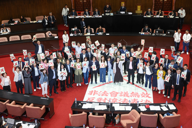 綠抗議3/25立院會議無效 朝野上演表決戰確認議事錄 | 華視新聞
