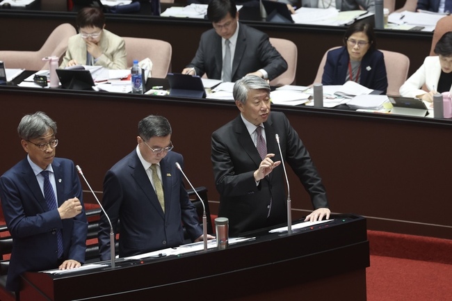 因應美關稅衝擊 郭智輝：採購及投資是最好方法之一 | 華視新聞