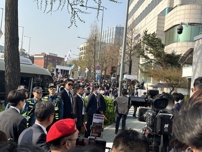 尹錫悅搬離總統官邸：回歸公民尋找新道路 | 華視新聞