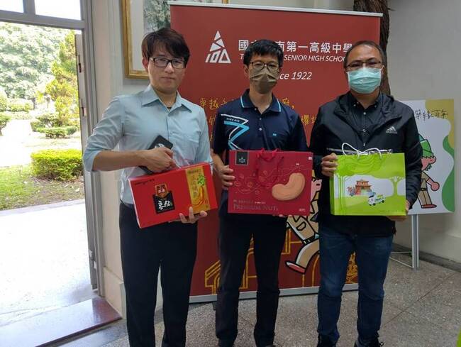 台南公車司機訓話高中生 市府、客運業者到校致歉 | 華視新聞