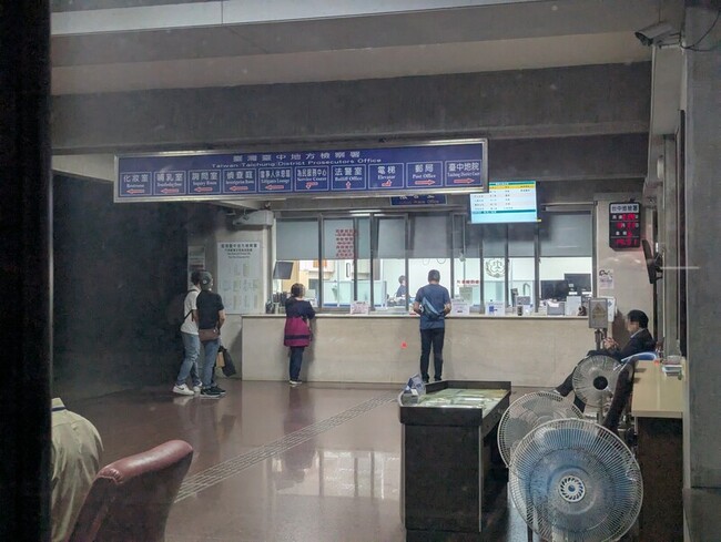 台中新光三越氣爆案 中檢訊問10被告後裁定交保 | 華視新聞