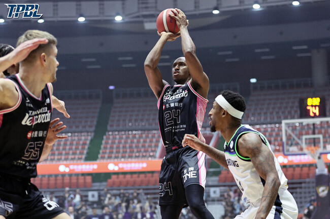 TPBL克羅馬飆32分 雲豹擊敗海神奪2連勝 | 華視新聞