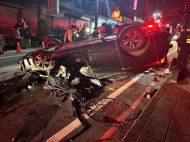 男子涉嫌酒駕連撞2車 同車友人送醫不治 | 華視新聞