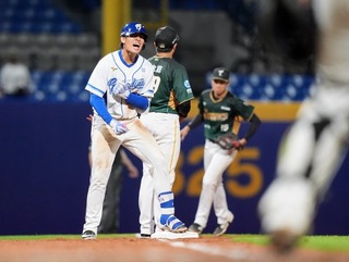 董子恩生涯首支三壘打情緒亢奮 笑稱腳程不算最慢