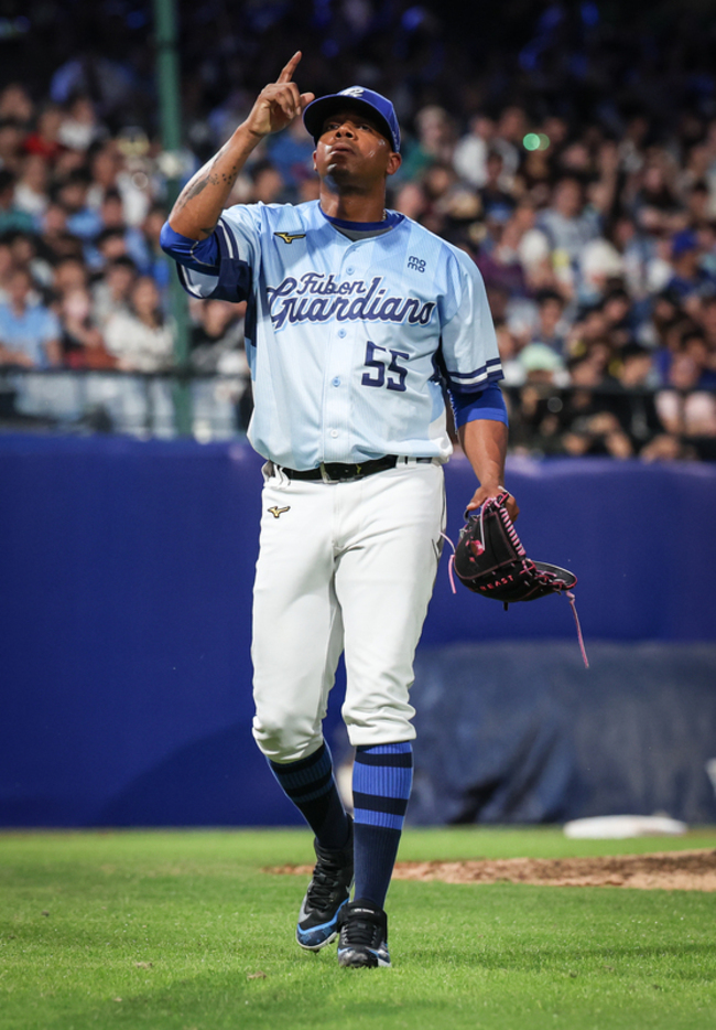 力亞士6局無失分生涯首勝獲MVP 悍將主場4連勝 | 華視新聞