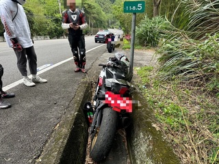 台3線苗栗獅潭段重機過彎自摔  騎士送醫不治