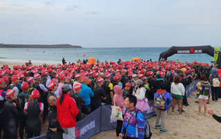 澎湖國際鐵人三項賽  近千選手風浪中挑戰極限