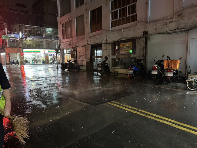北市士林區路面坑洞回填恢復通車 肇因待觀察 | 華視新聞