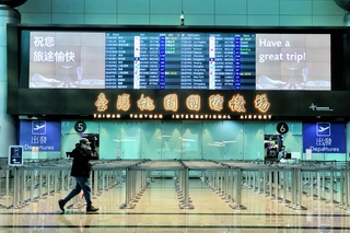 雷雨強風12日晚間影響桃機  5航班轉降後返回