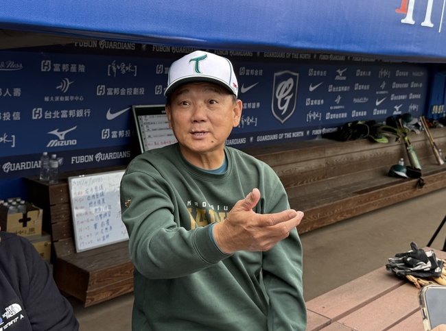 洪一中執教兩千場感謝兩貴人 若能重來不想當總教練 | 華視新聞
