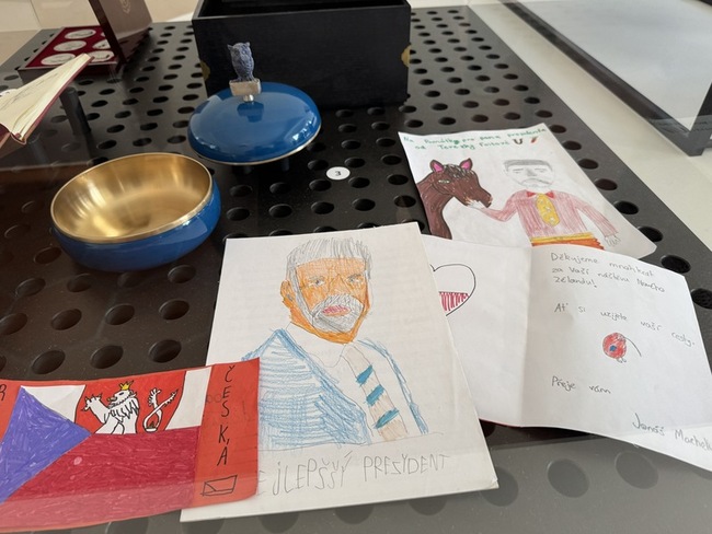 約旦浮雕、烏克蘭戰車碎片 捷克總統珍藏禮物大公開 | 華視新聞