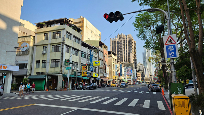 高市校園周邊號誌 恢復全日三色燈號 | 華視新聞