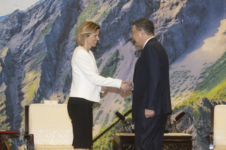 卓榮泰接見英駐台代表包瓊郁 盼助台加入CPTPP