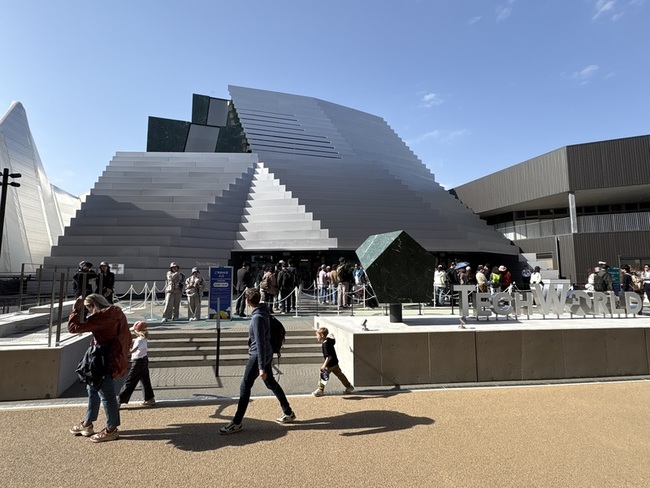 大阪世博13日開幕 3000人冒雨參觀TECH WORLD館 | 華視新聞