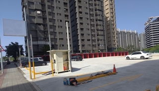 淡水區臨時停車場鋪面沉陷  交通局勒令業者封閉