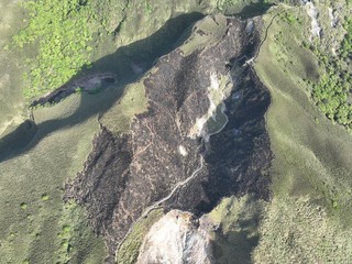 陽明山火災撲滅初估燒32公頃 七星山部分步道暫封閉