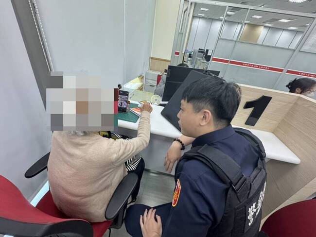 台中女誤信買27萬產品可獲激勵獎金 警勸阻受騙 | 華視新聞