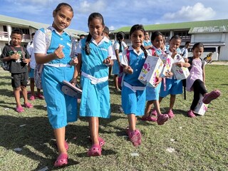 賴總統送鞋給吐瓦魯學童 台灣鞋廠共襄盛舉拚外交