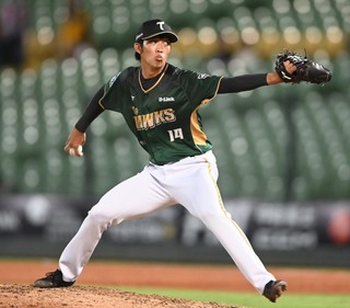 林詩翔後援拆彈守住滿壘危機獲MVP 雄鷹擊敗兄弟