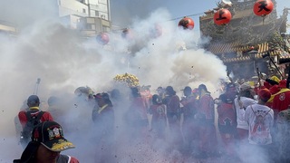 北港朝天宮迎媽祖登場  炸轎、犁炮震撼全場