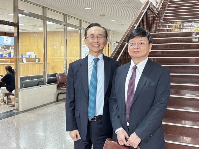 辱罵柯文哲等人案件 吳子嘉認罪改依簡易審判 | 華視新聞