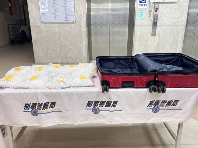 比利時通報情資 刑事局桃園機場攔截運毒港男 | 華視新聞